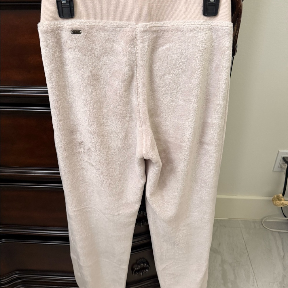 UGG Women's Soft Beige Set of sweatpants and sweatshirt - Picture 5 of 6